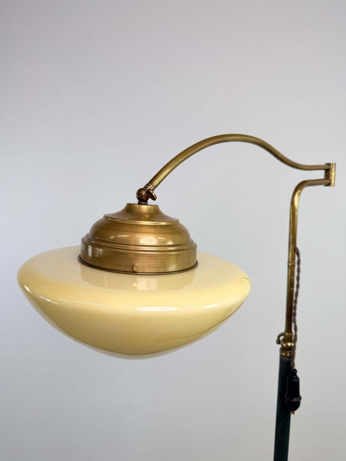 Brass Art Decoadjustable Floor Lamp. photo vinterior