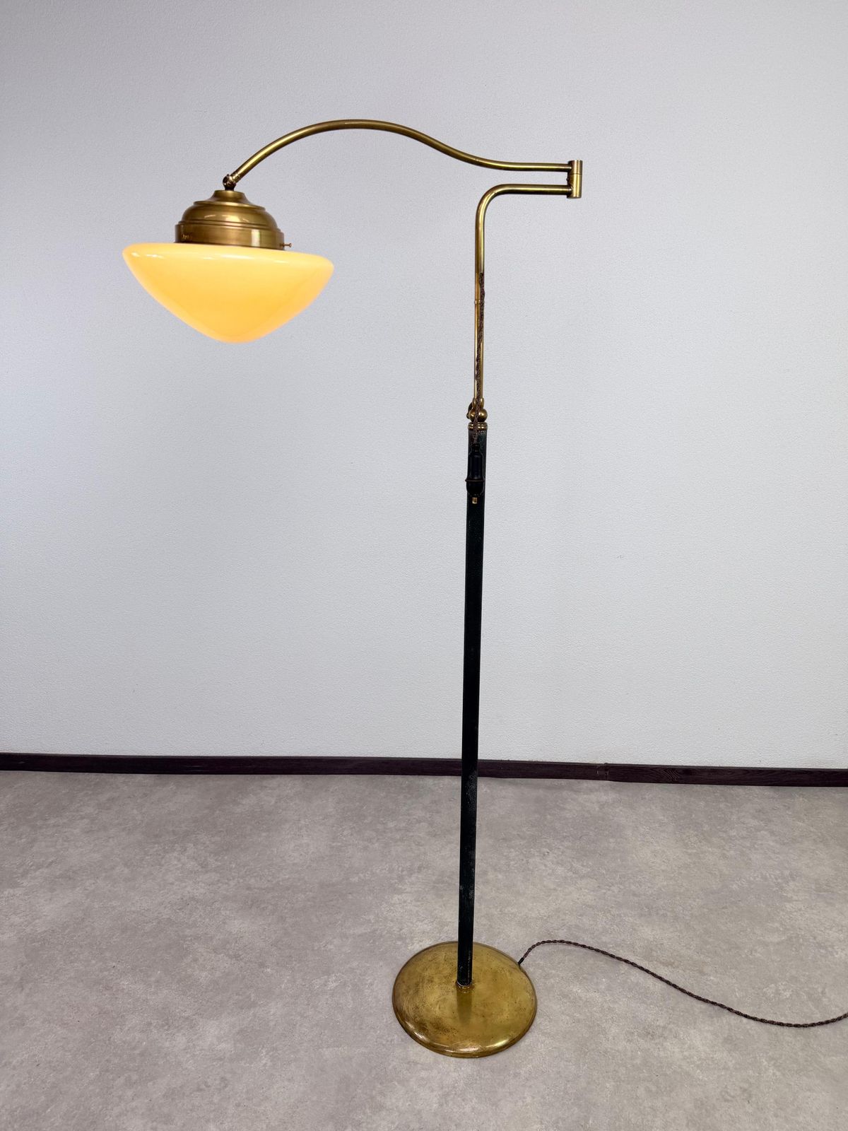 Brass Art Decoadjustable Floor Lamp. photo vintage