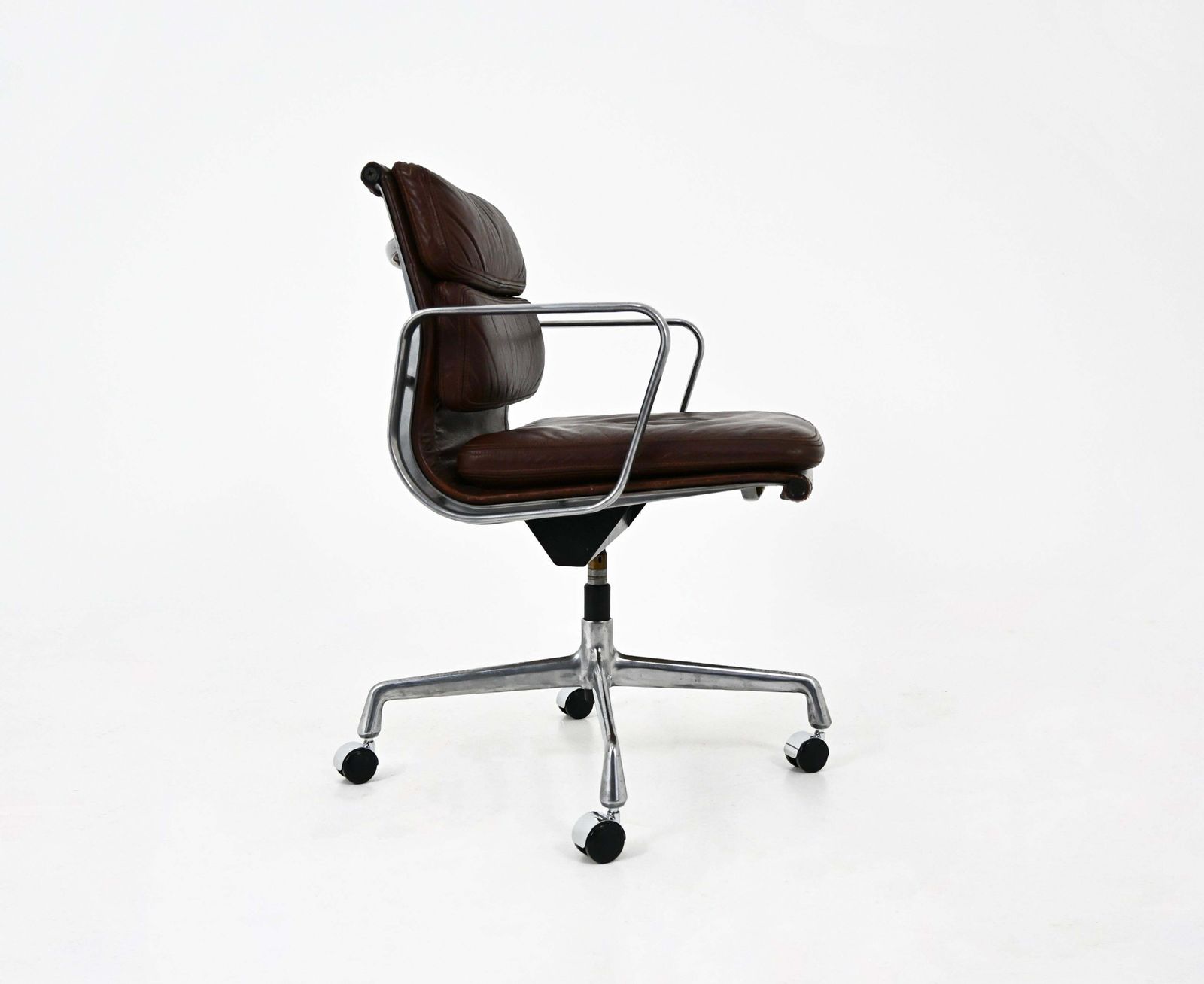 Soft Pad Chair By Charles & Ray Eames For Herman Miller, 1970s photo 2645.0