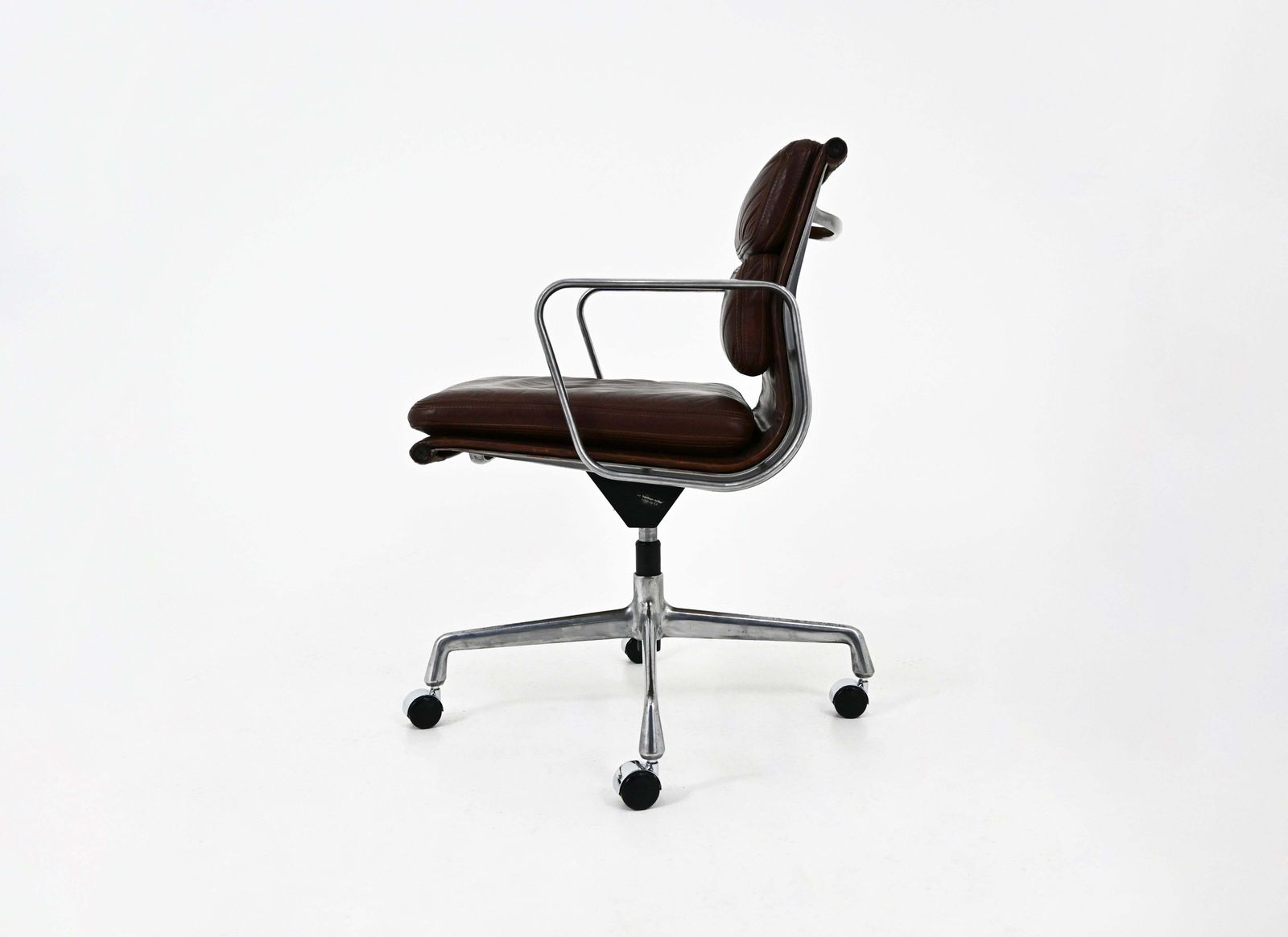 Soft Pad Chair By Charles & Ray Eames For Herman Miller, 1970s photo buy