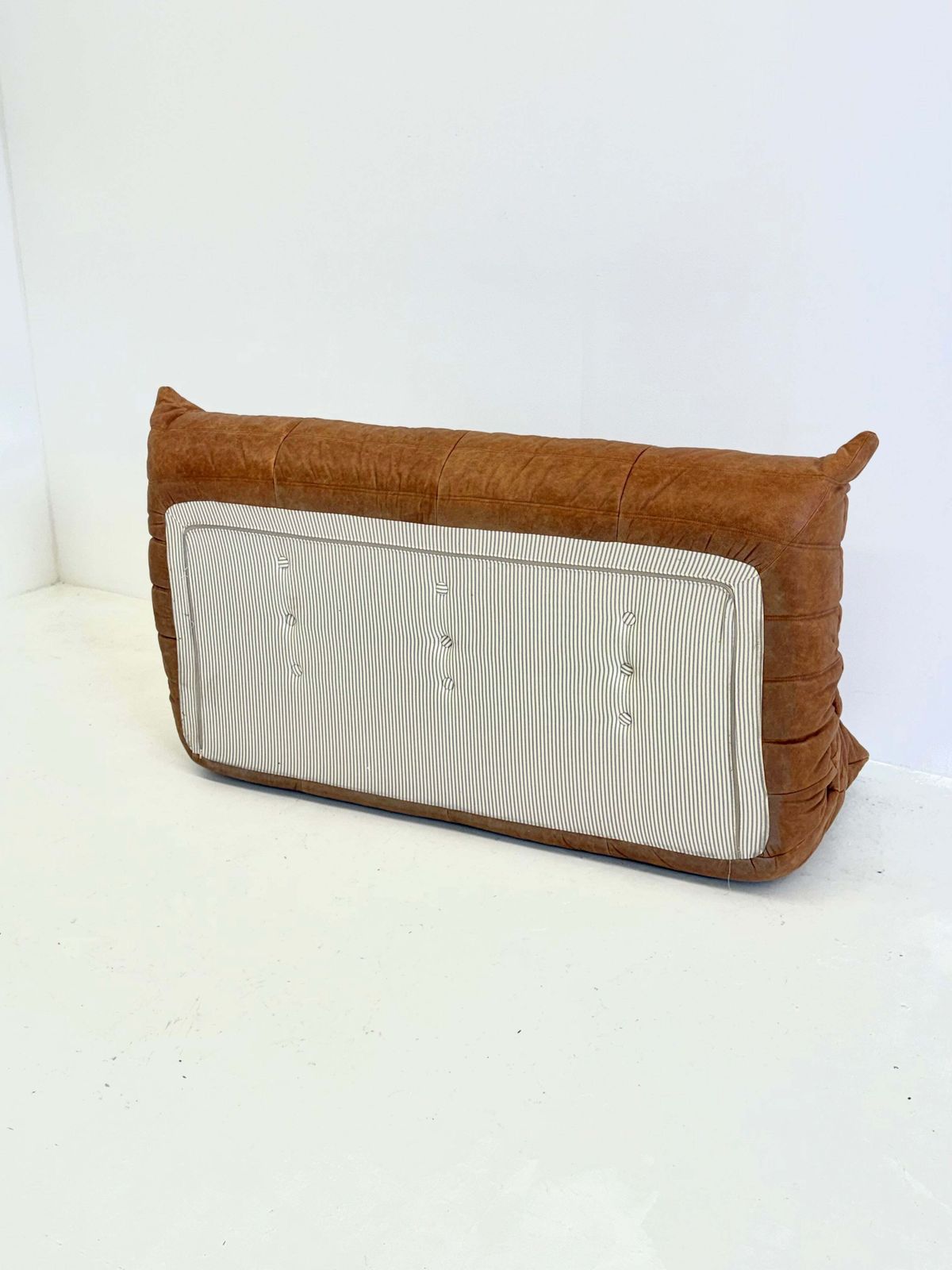 photo vinterior Ligne Roset Togo 3 Seater In Cognac Leather