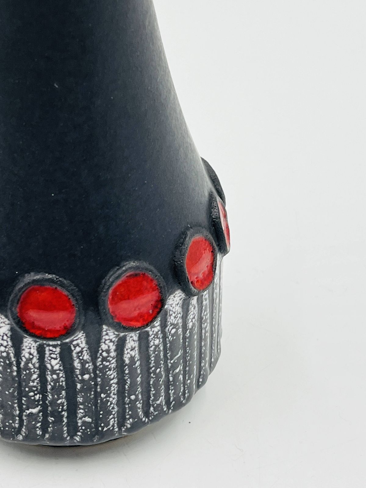Vase Schlossberg Isle Stéphan Black Red Vintage photo Woonaccessoires
