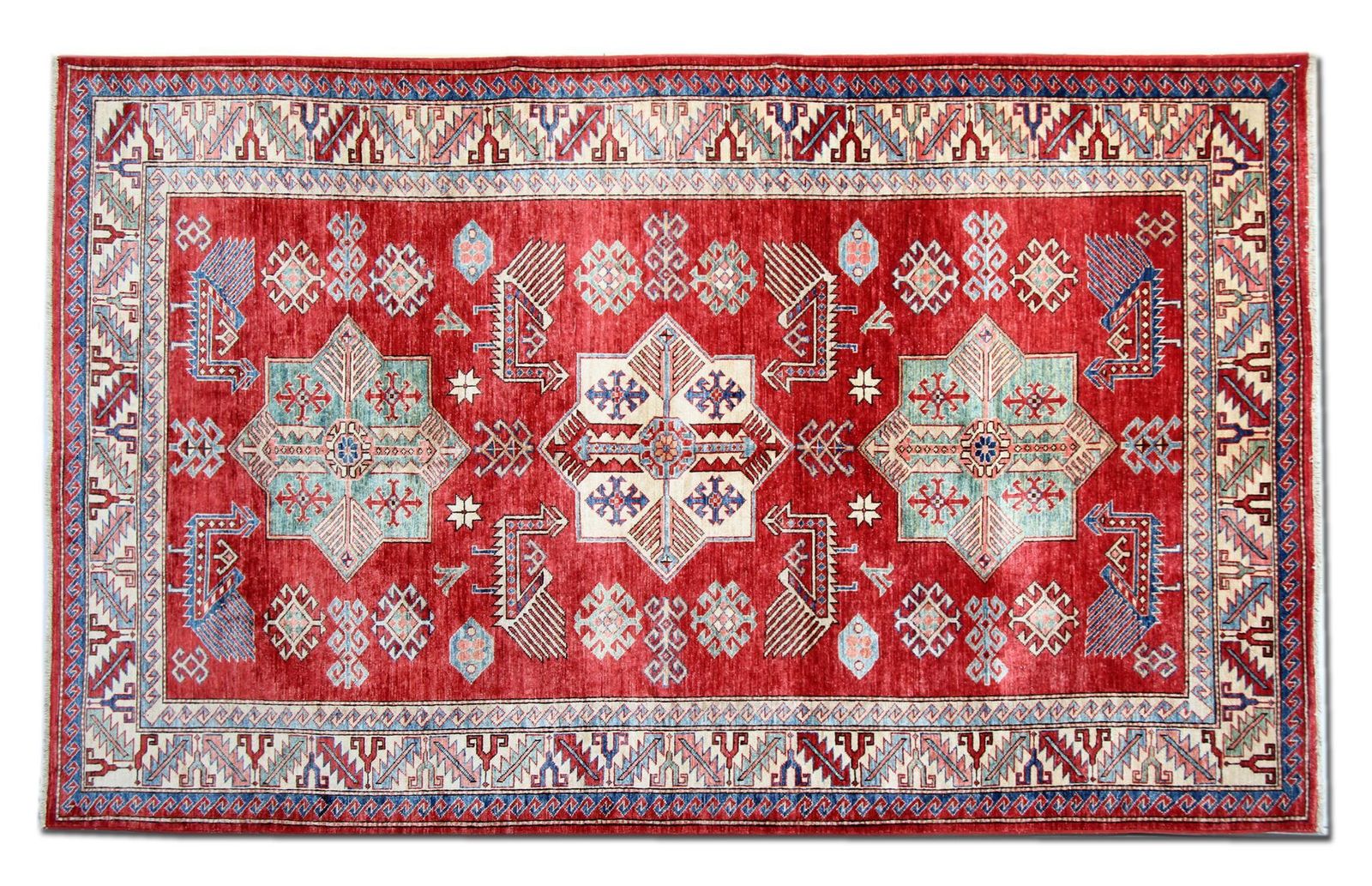 Tapis Kazak, tapis géométrique rouge au motif de paon, rustique et primitif photo furniture