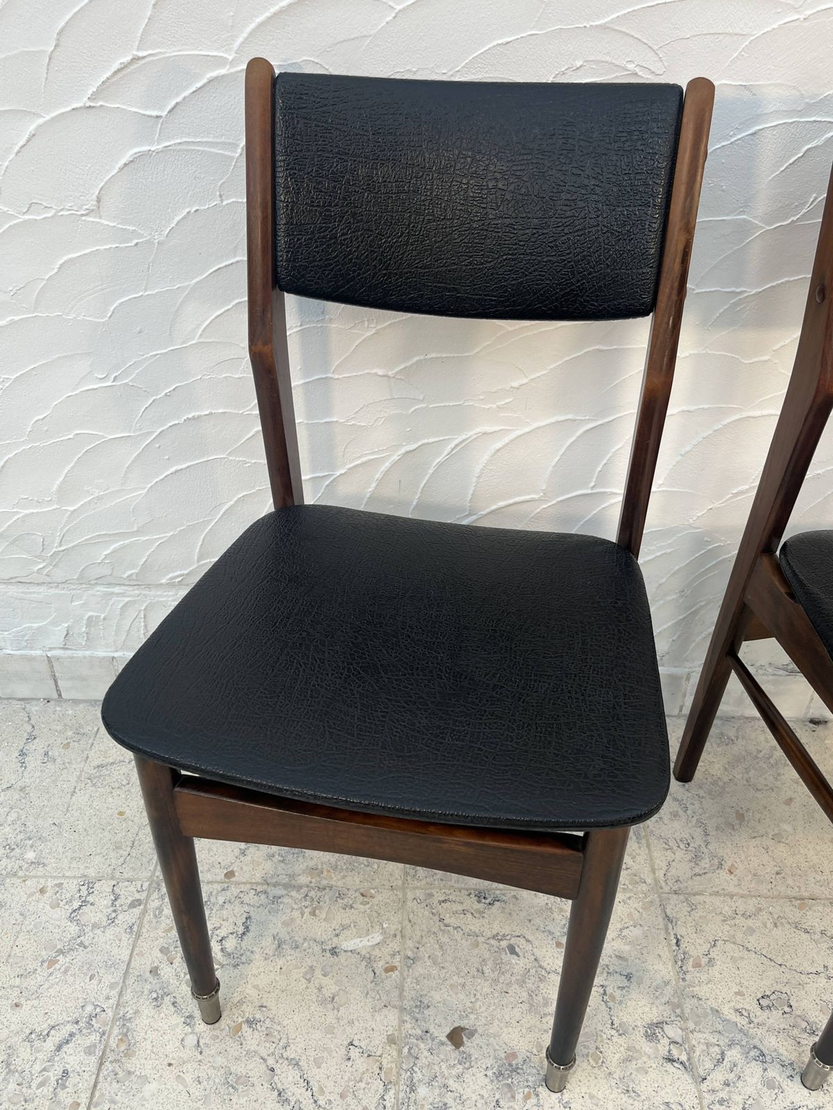 Paar vintage Scandinavisch stijl stoelen, ca. jaren 1960. photo furniture