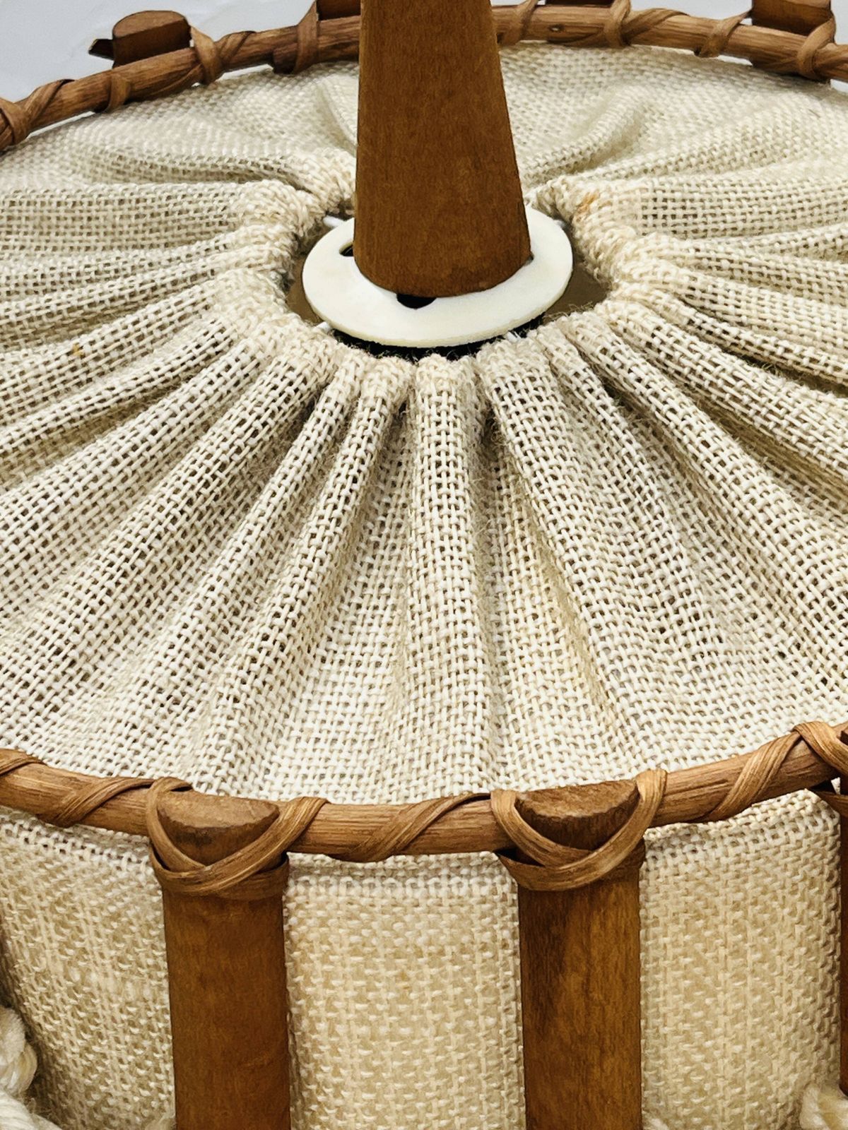 photo furniture Scandinavian Suspension In Wood And Jute Fabric.