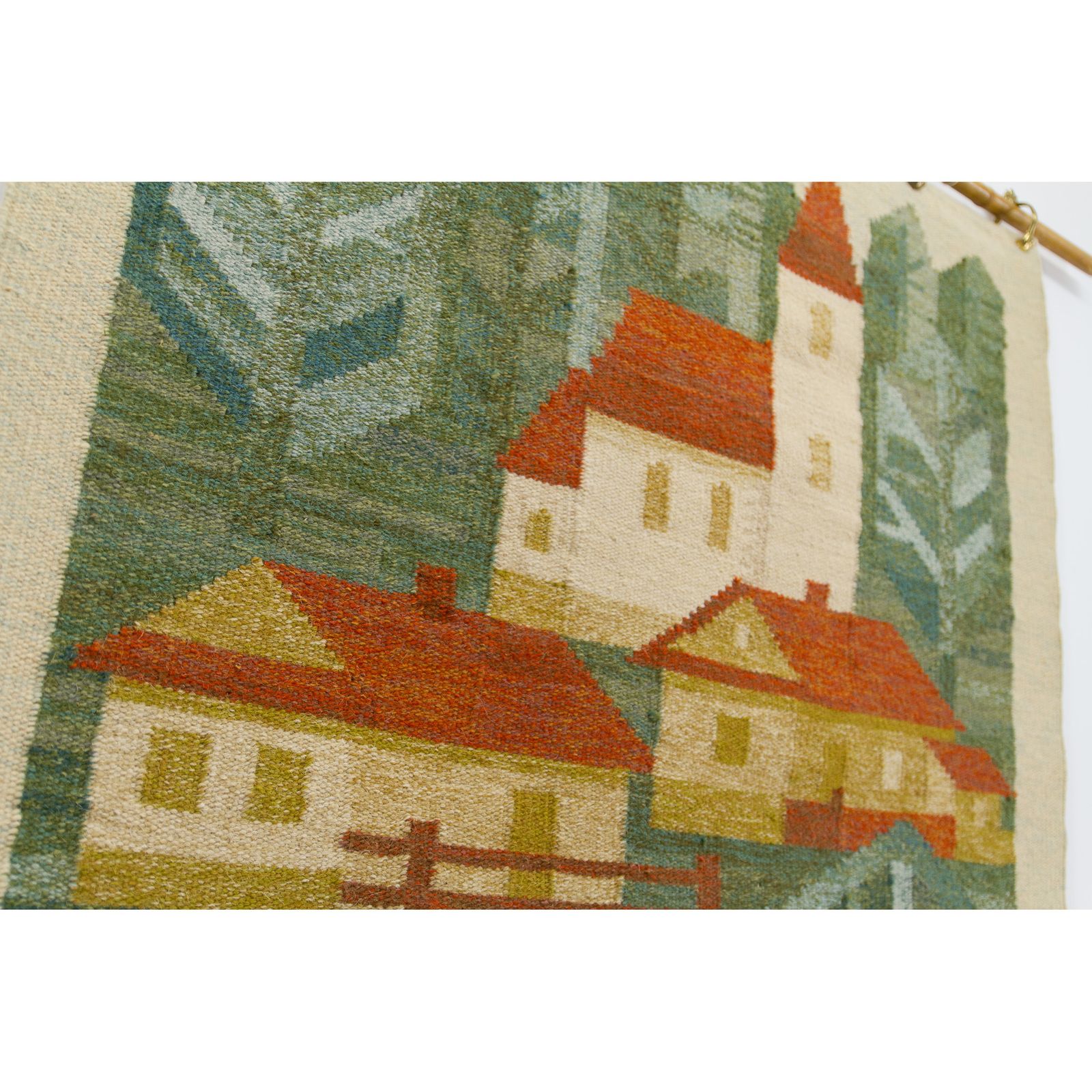 Vintage jaren '70 handgeweven wandtapijt: geometrisch dorpslandschap in groen en rood photo for sale