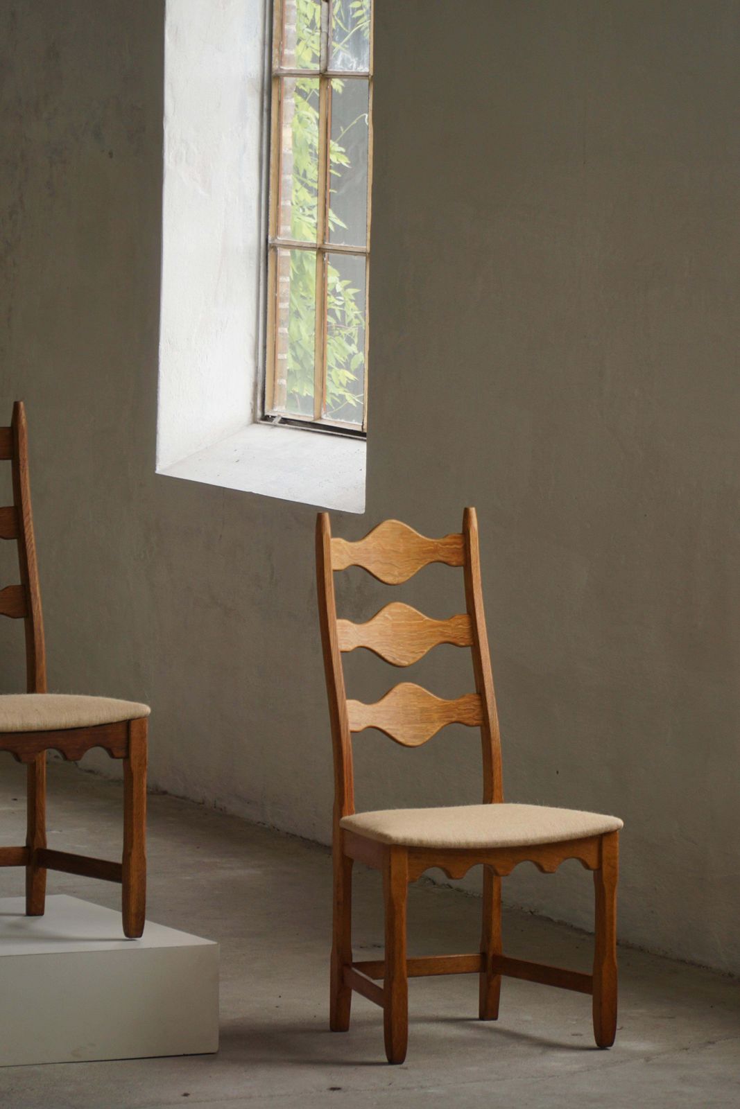 Set Of 6 Highback Dining Chairs In Oak, Danish Modern, Henning Kjærnulf, 1960s photo vinterior