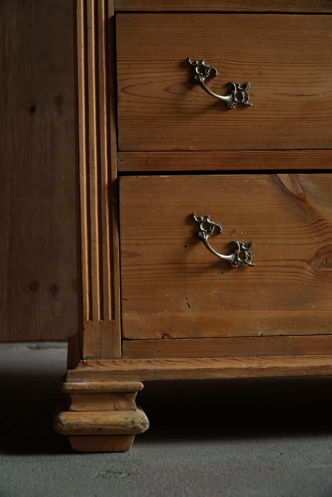 photo vintage Antique Danish Chest Of Drawers In Pine, Early 20th Century
