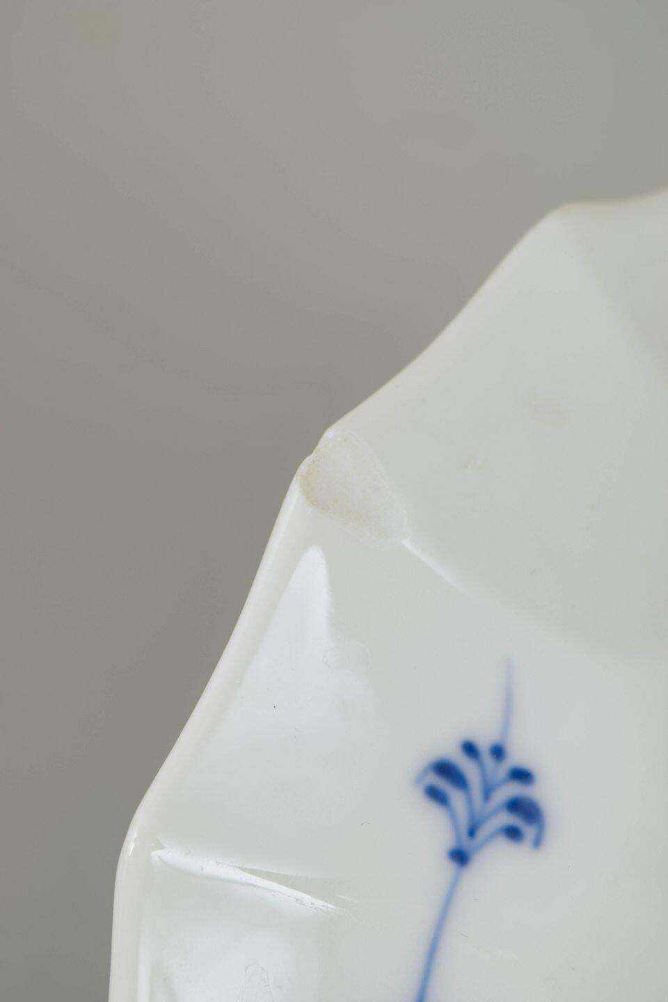 Royal Copenhagen. Plat en porcelaine Blue Fluted Plain. Années 1930 photo for sale