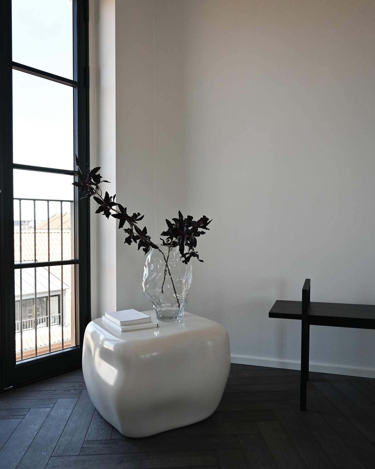 Medium Coffee Table In High Gloss Birch Glazed Ceramic. photo vinterior