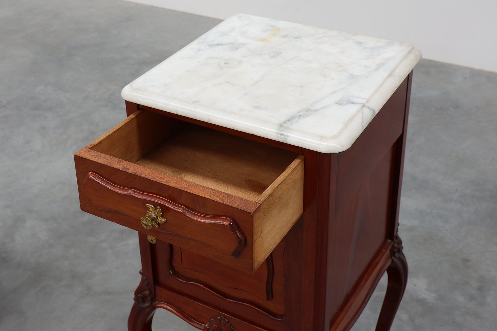 Walnut Louis XV Nightstands With Carrara Marble Tops, France, 1900, Set Of 2 photo 2595.0