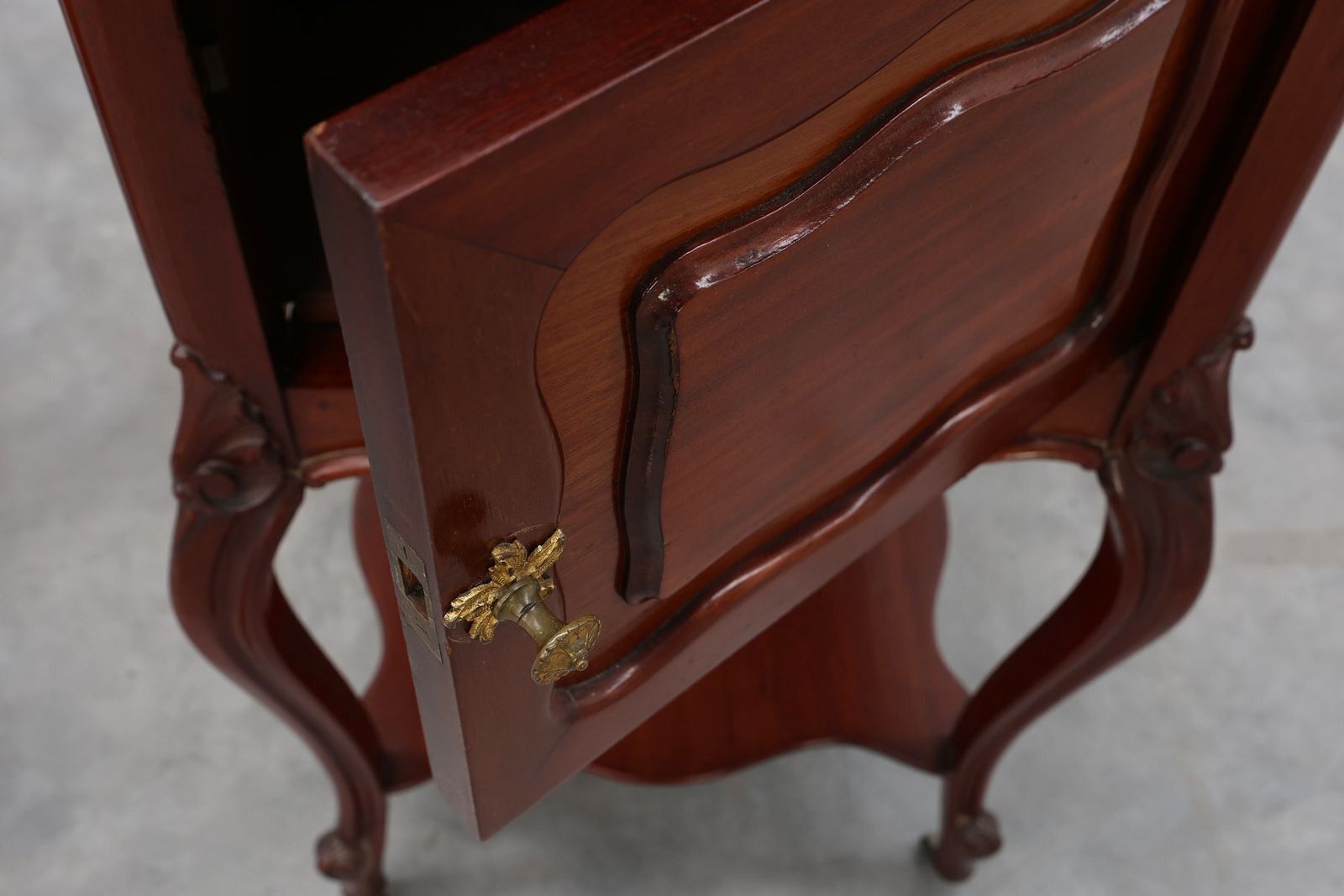 photo furniture Walnut Louis XV Nightstands With Carrara Marble Tops, France, 1900, Set Of 2
