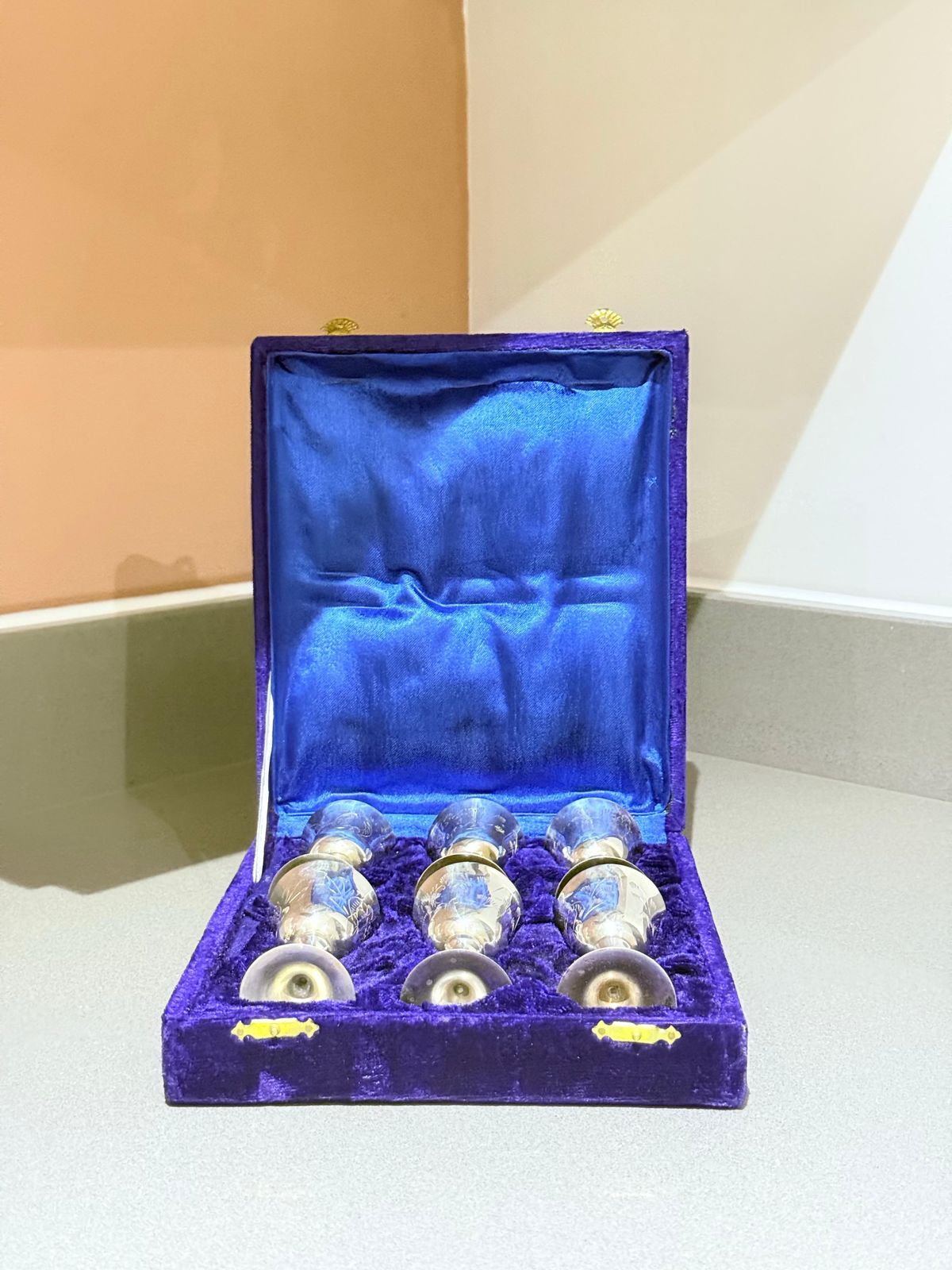 Set van zes verzilverde cordiaalglazen in presentatiekoffer photo for sale