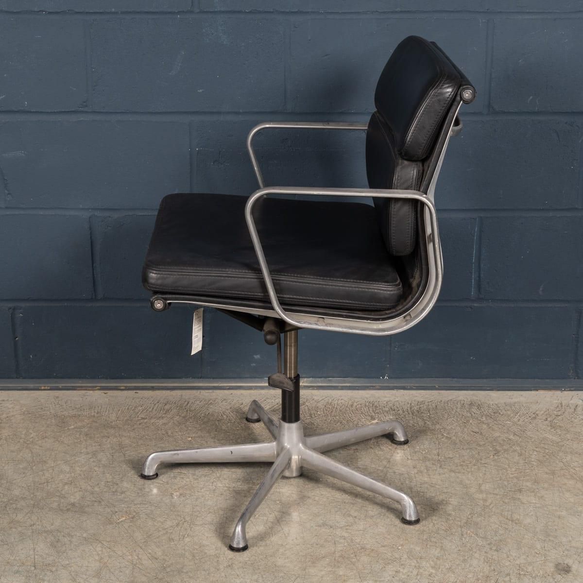 photo furniture Vintage 20thc Ea217 Chair In Black Leather By Charles & Ray Eames For Icf