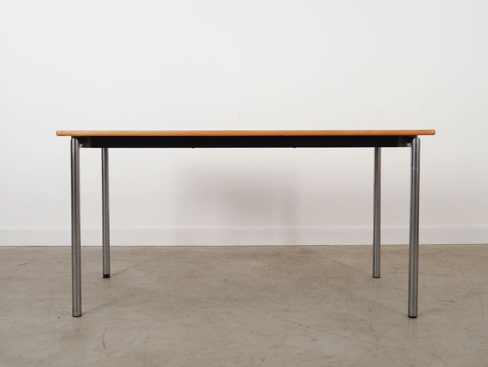 Gelamineerde tafel, Deens design, 2000, geproduceerd door Randers Møbelfabrik photo vinterior