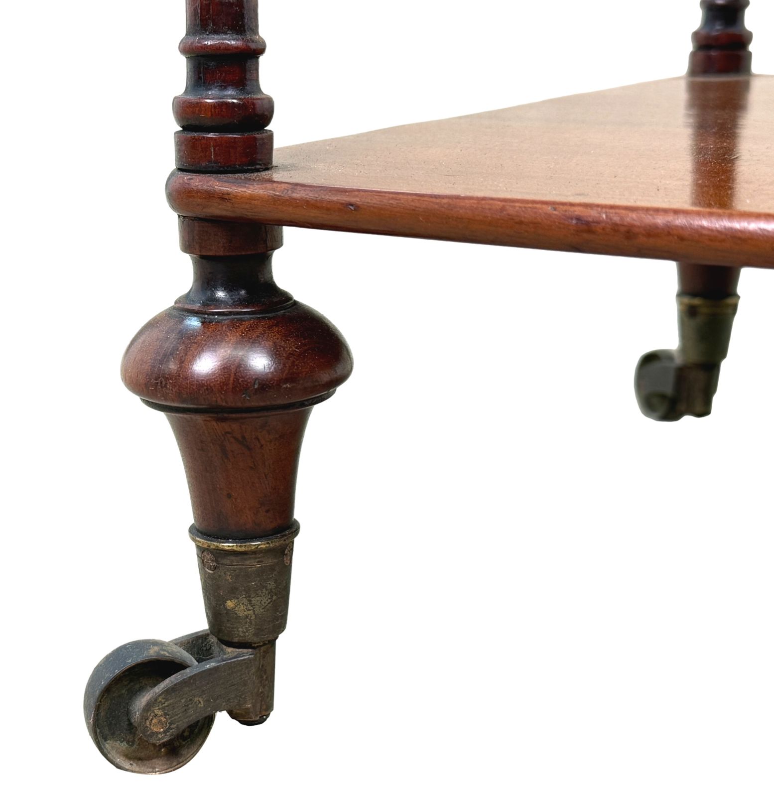 Mobilier Étagère whatnot Régence en acajou, début du XIXe siècle (Angleterre, vers 1820) photo