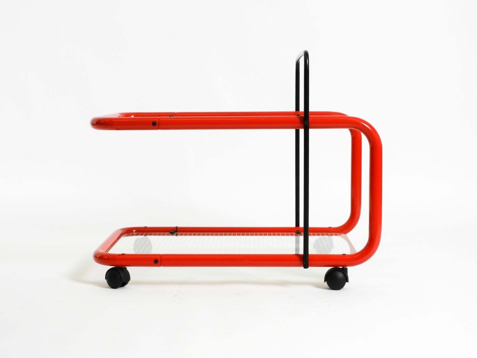 Italiaanse postmoderne serveerwagen of barcart uit de jaren 1980, metaal en glas photo for sale