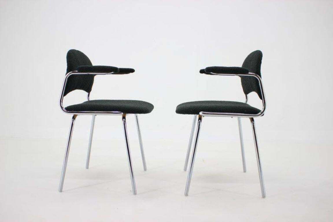 Paire de fauteuils en acier tubulaire chromé et bouclé sombre, Tchécoslovaquie, années 1970. photo 396.0