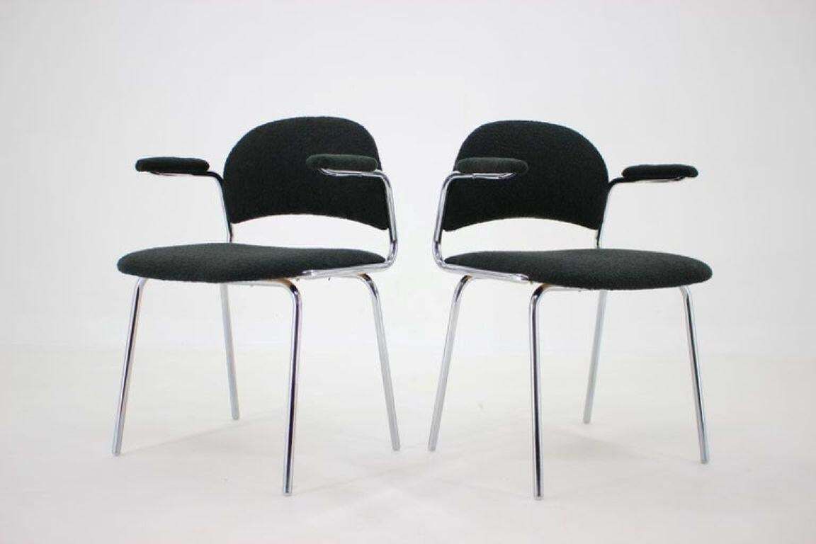 Paire de fauteuils en acier tubulaire chromé et bouclé sombre, Tchécoslovaquie, années 1970. photo vinterior