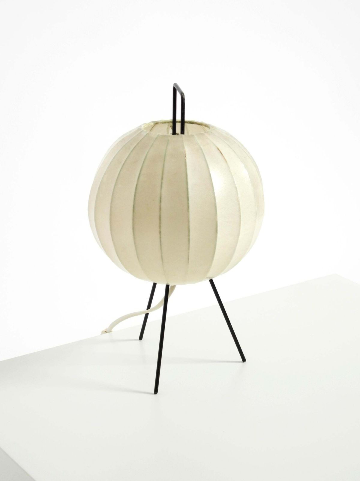 Verlichting Zeldzame Mid-Century Modern driepoot cocoonlamp (tafellamp) photo