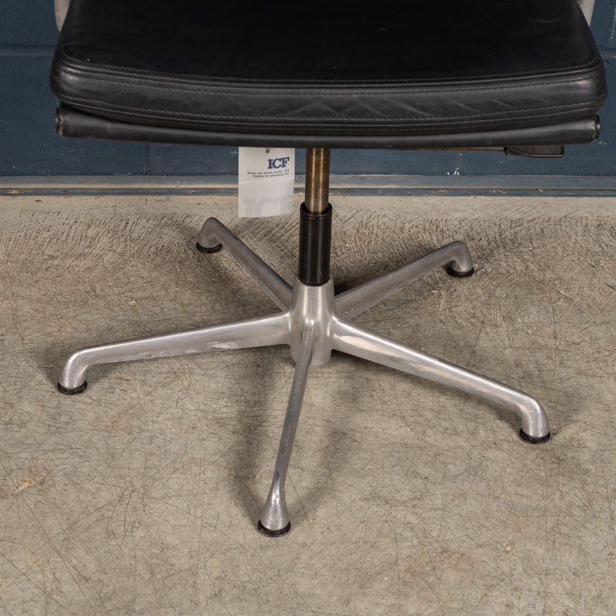 photo furniture Vintage 20thc Ea217 Chair In Black Leather By Charles & Ray Eames For Icf