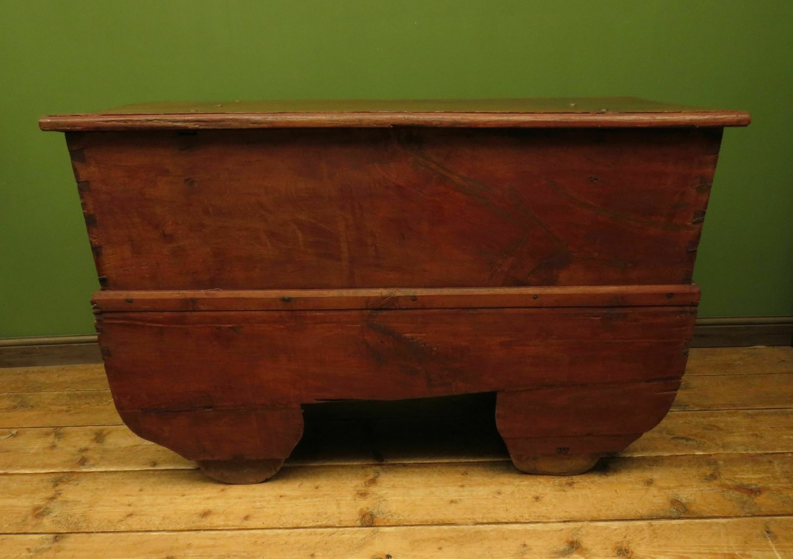 photo furniture Large Antique Indonesian Marriage Dowry Chest On Wheels