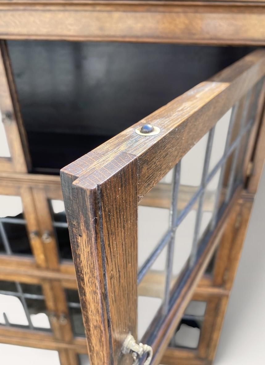 photo vinterior Oxford Oak Sectional Leaded Glass Bookcase C.1920.