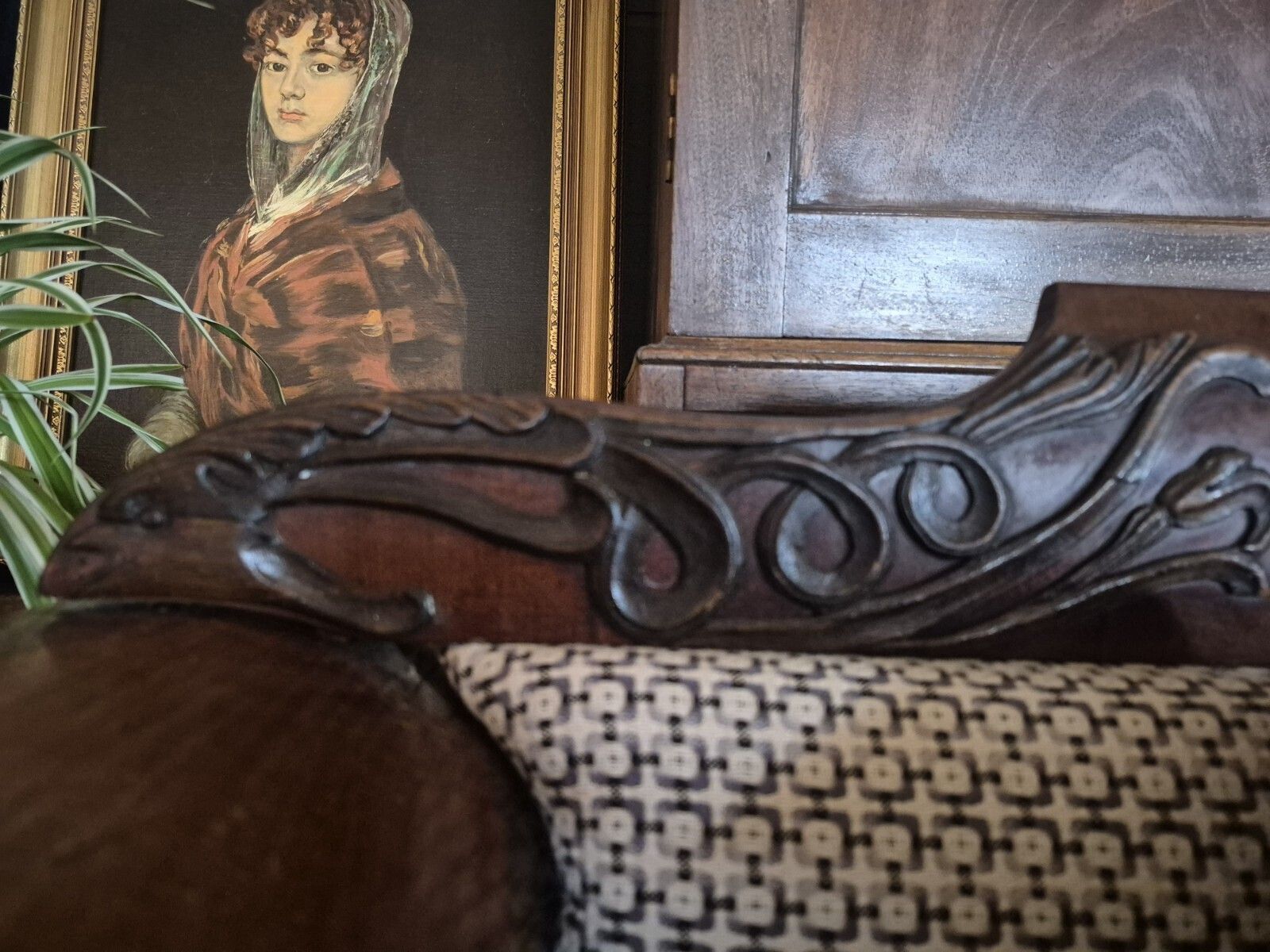 photo vinterior An Outrageously Curvaceous Beidermeir Burr Walnut Two Seater Sofa Circa 1830