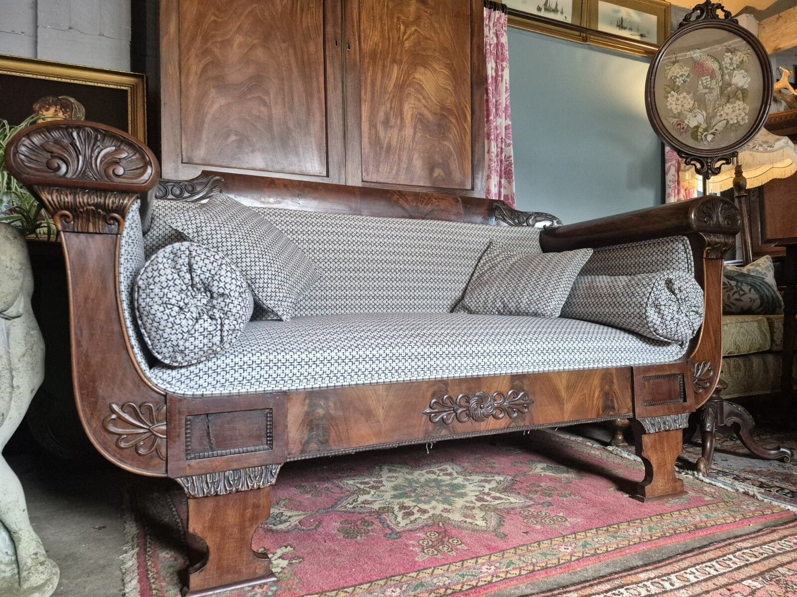 photo vintage An Outrageously Curvaceous Beidermeir Burr Walnut Two Seater Sofa Circa 1830