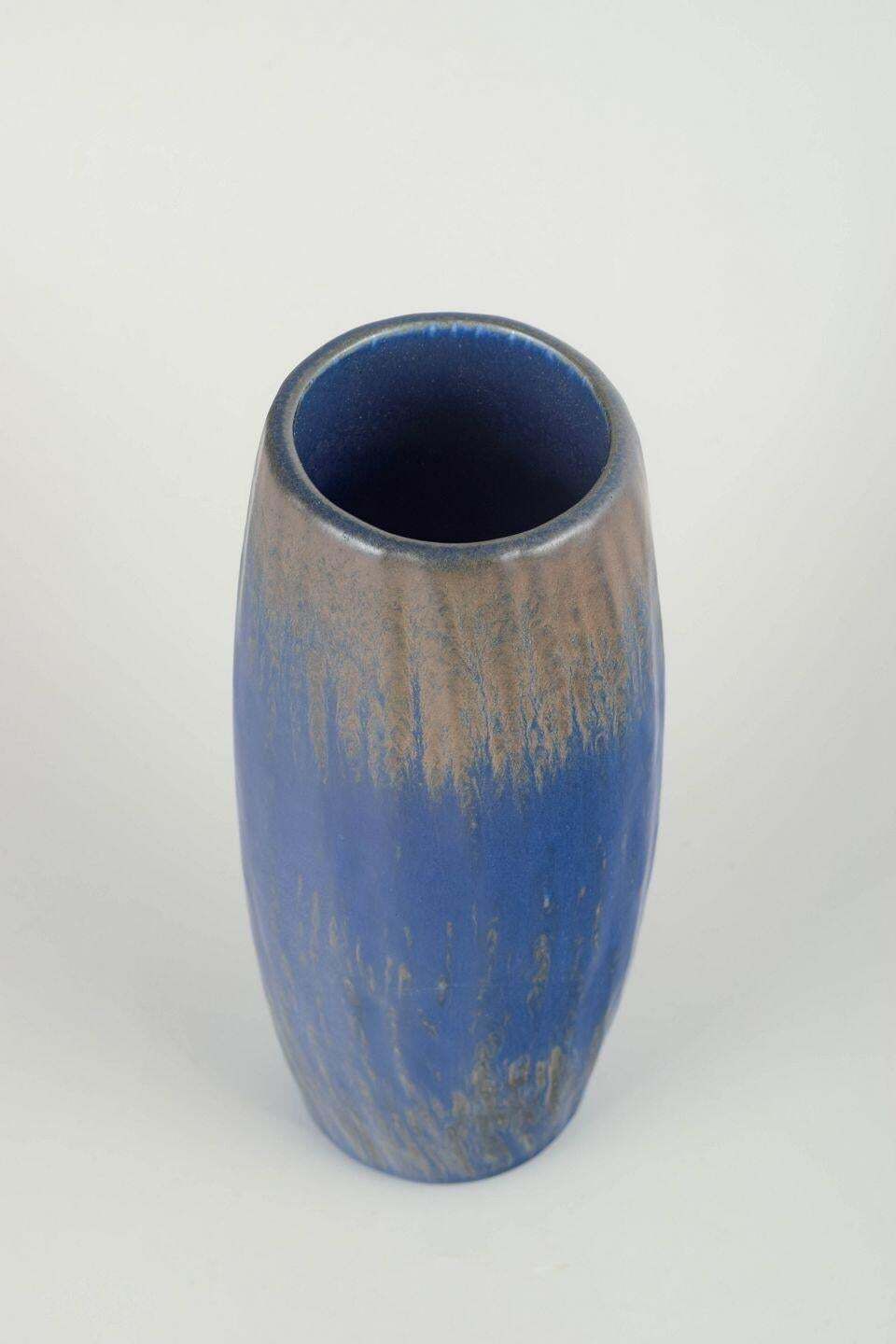 Gunnar Nylund, Rörstrand. "Rubus" Steengoed Vaas. Kobaltblauw en Bruin Glazuur. photo furniture