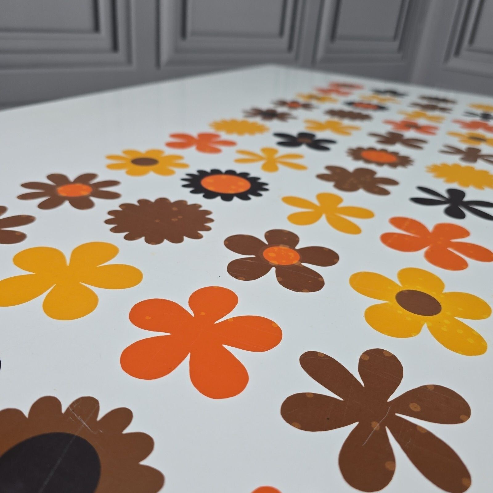 photo vinterior Vintage Retro Dining Table   White Formica   Flower Power 1970s Mcm   Kitchen