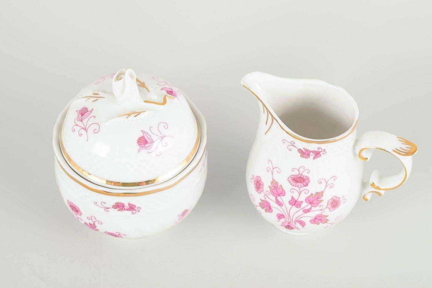 Hollóháza, Hongrie. Crémier et sucrier à couvercle en porcelaine. Milieu du XXe siècle. photo furniture