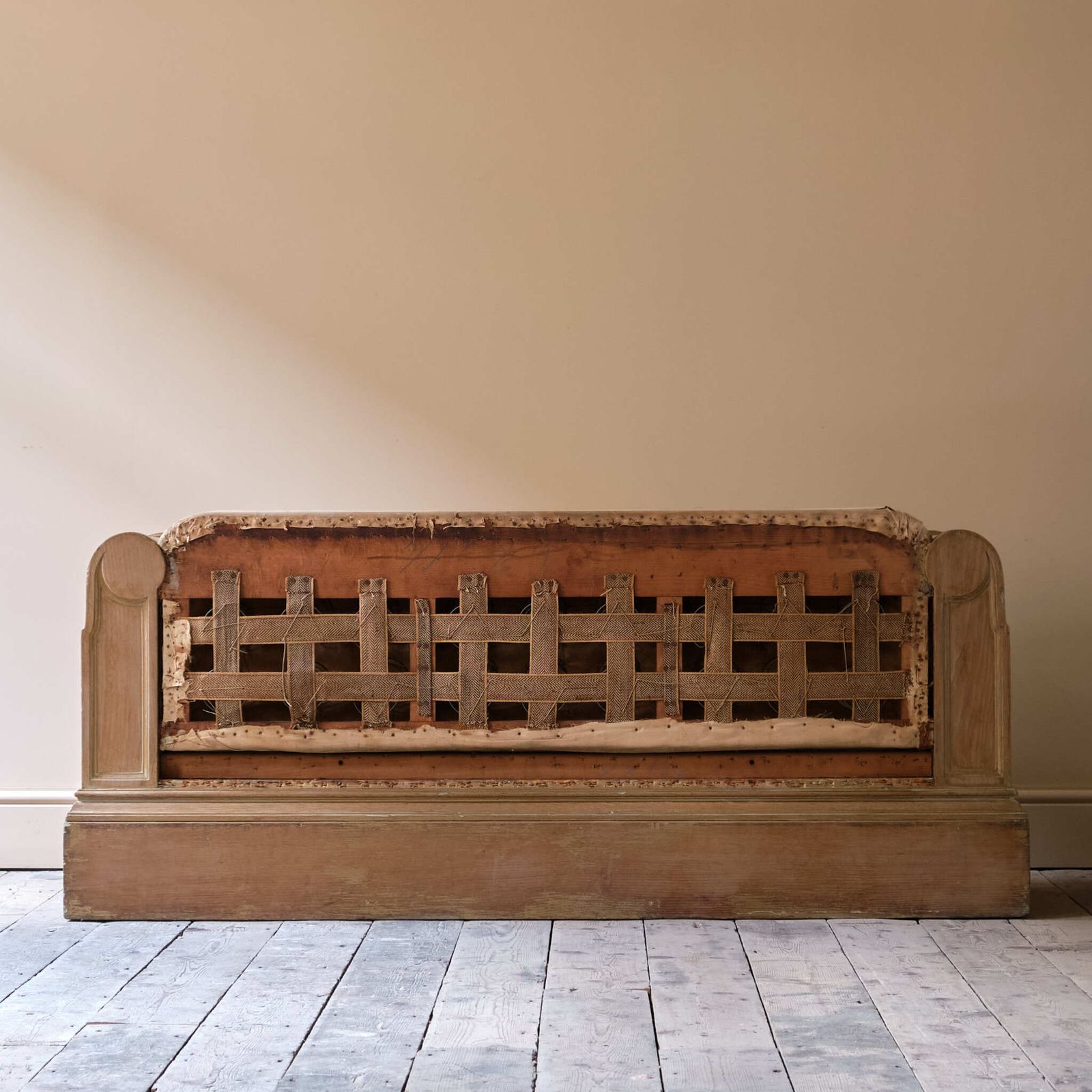 photo furniture Early 20th Century Oak Sofa, 1910s