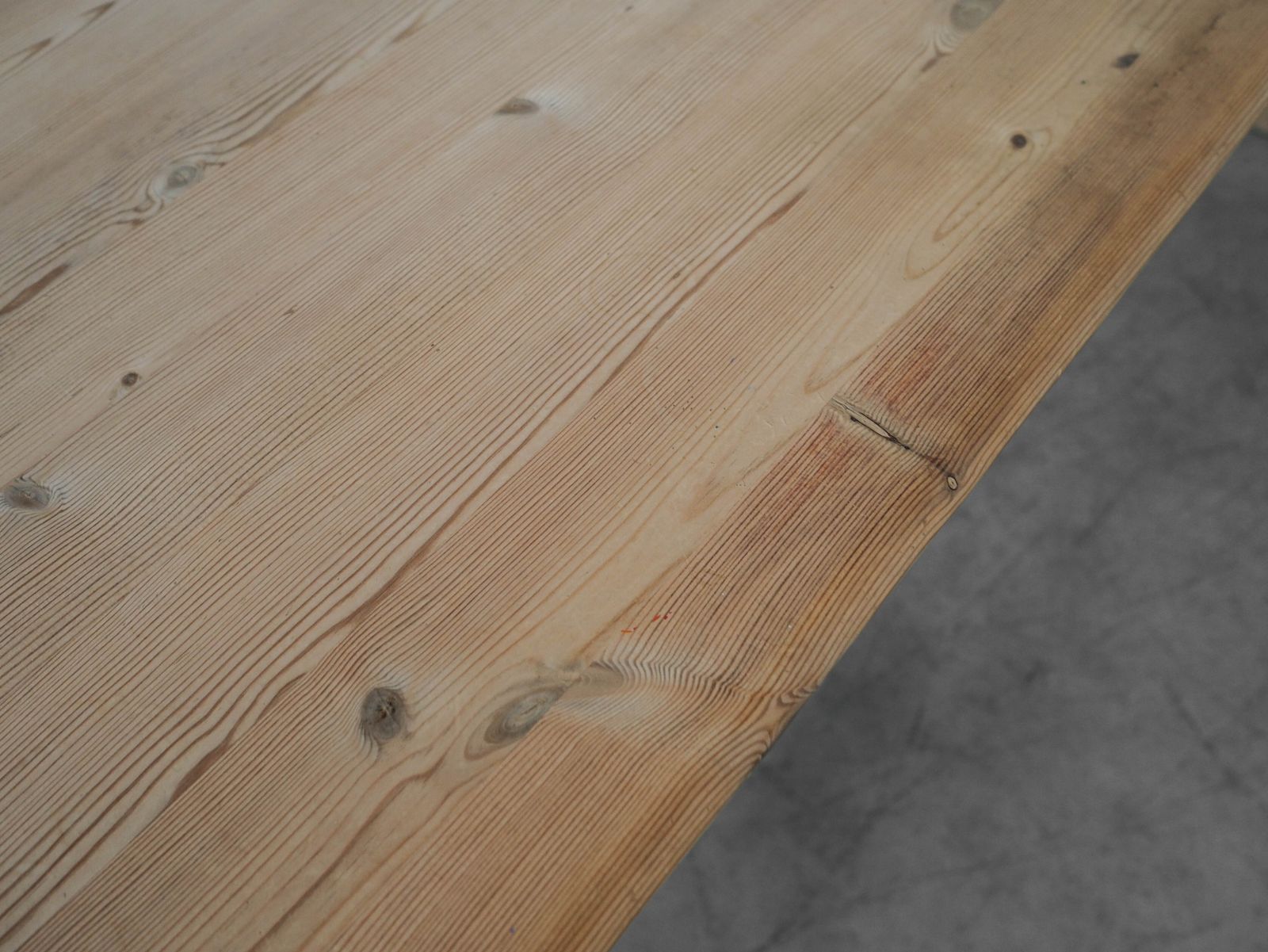 photo for sale Grenen tafel, Deens design, jaren 1990, gemaakt in Denemarken.