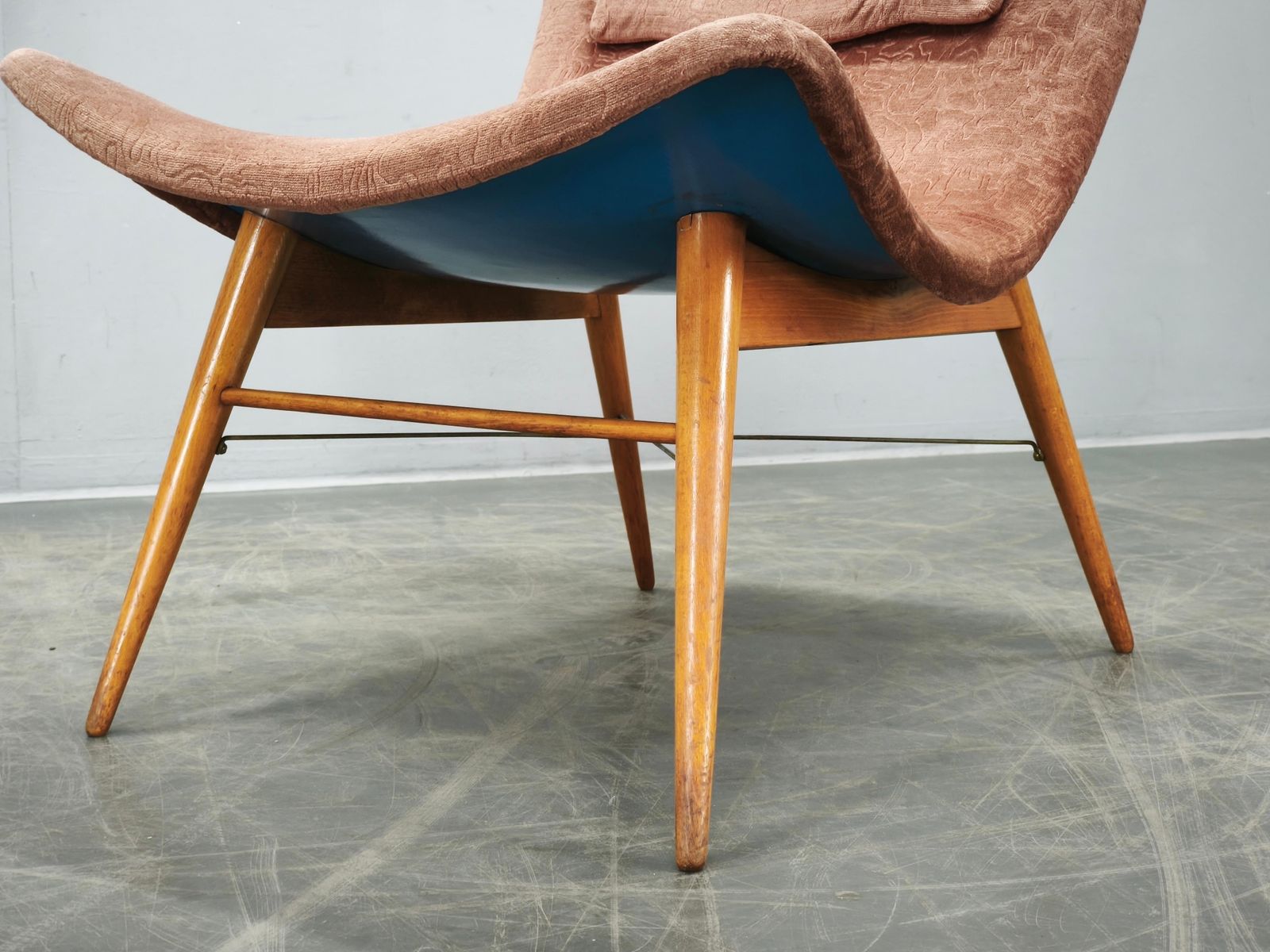 Paar Miroslav Navrátil schelpvormige fauteuils, Tsjecho-Slowakije, jaren 1960. photo vinterior