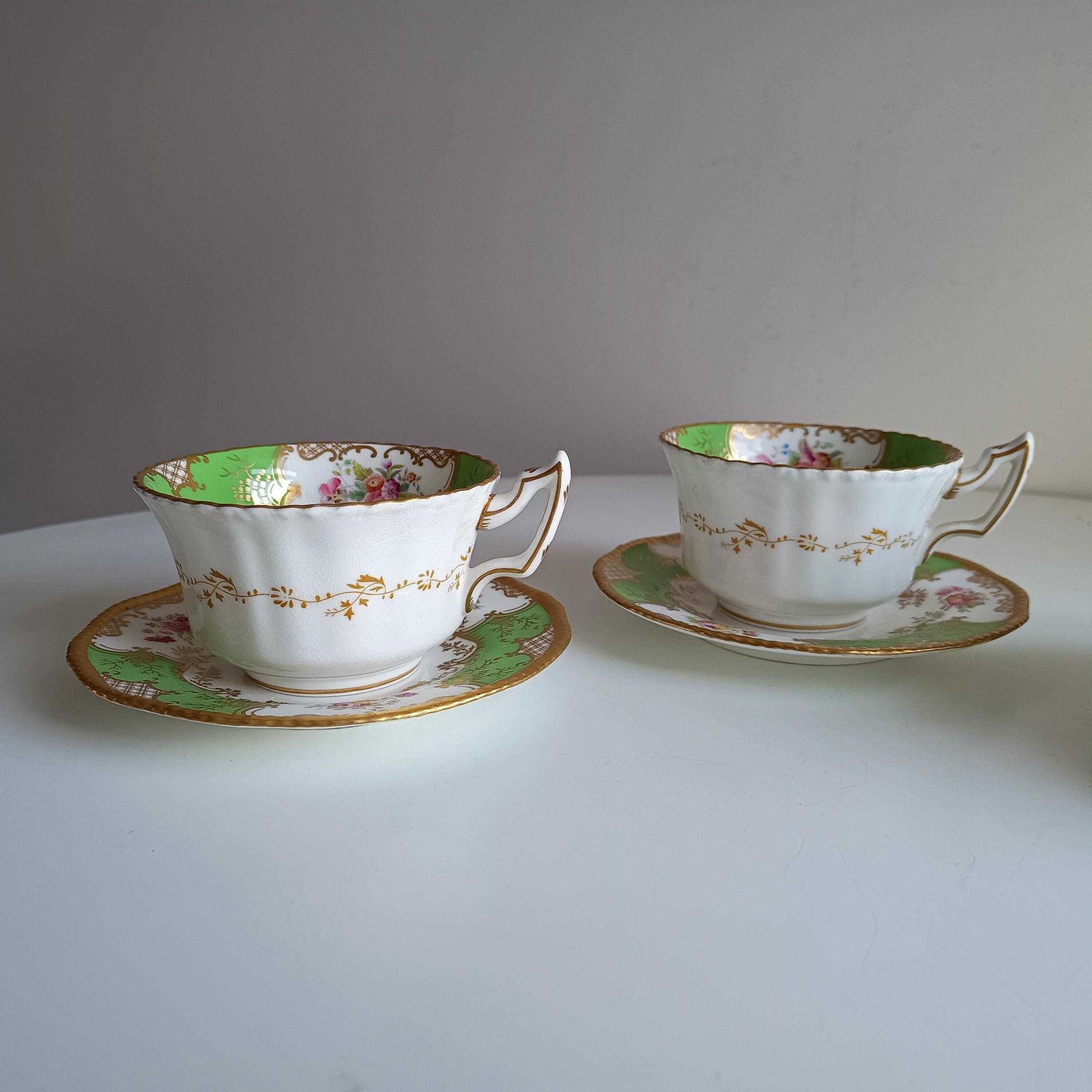 125.0 Antiek Victoriaans Engels Batwing Coalport gedeeltelijk theeservies voor 2: handgeschilderd appelgroen, jaren 1890. photo