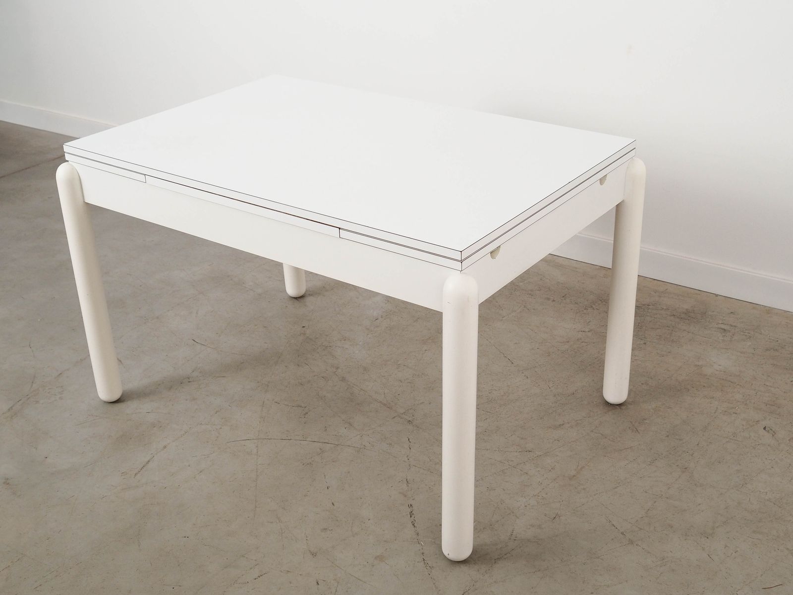 Witte uitschuifbare tafel, Italiaans design, jaren 1980, Made In Italy photo Meubels