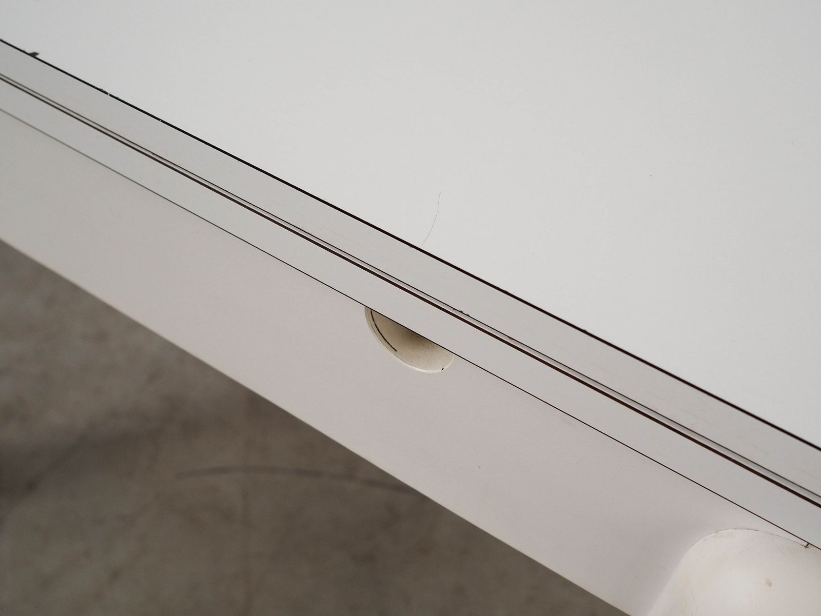 Meubels Witte uitschuifbare tafel, Italiaans design, jaren 1980, Made In Italy photo