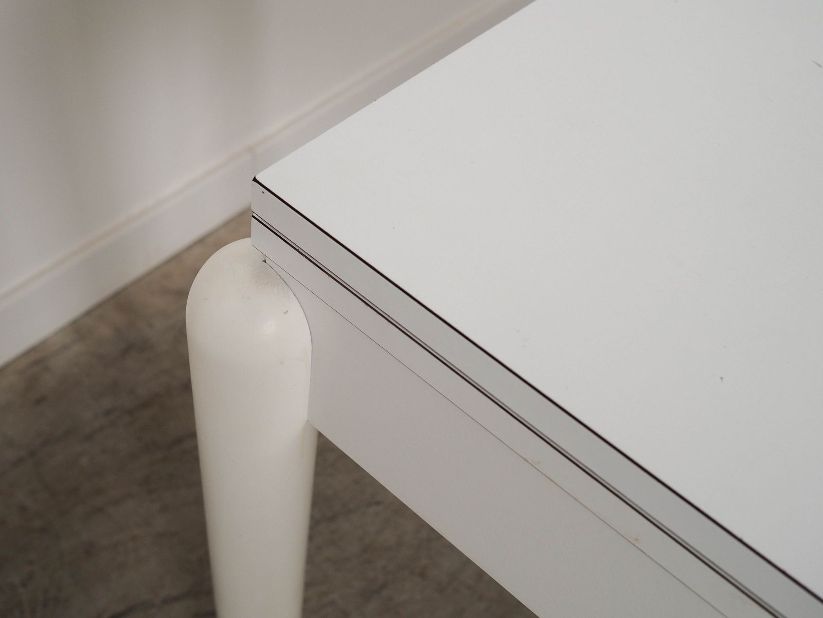 photo vintage Witte uitschuifbare tafel, Italiaans design, jaren 1980, Made In Italy