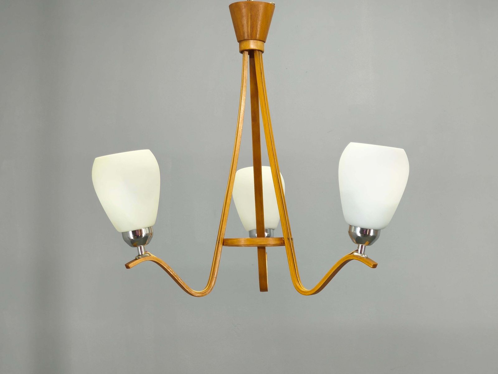 Paire de lustres mid-century modern en bois et verre par Dřevo Humpolec, Tchécoslovaquie photo 589.0