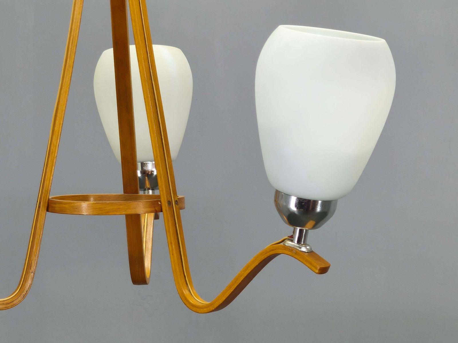Paire de lustres mid-century modern en bois et verre par Dřevo Humpolec, Tchécoslovaquie photo vinterior