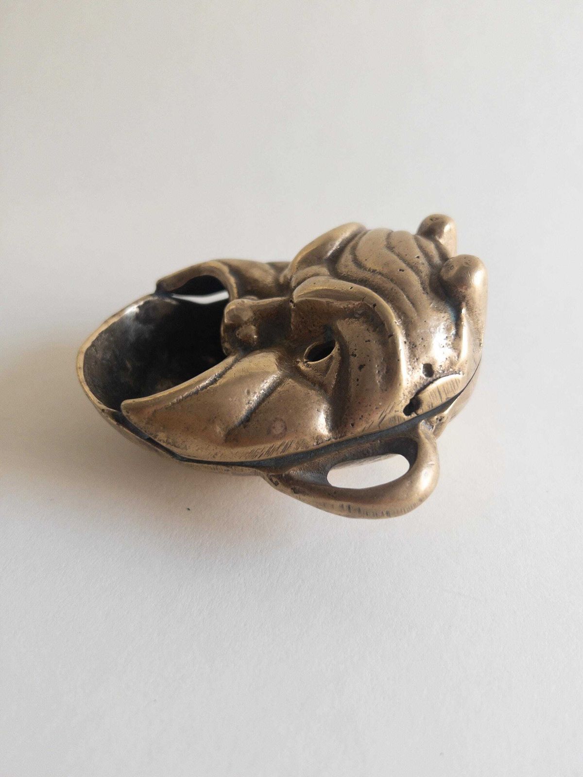 photo vintage Cendrier en laiton massif   Brûle-encens à visage de diable grotesque   Décoration d'autel