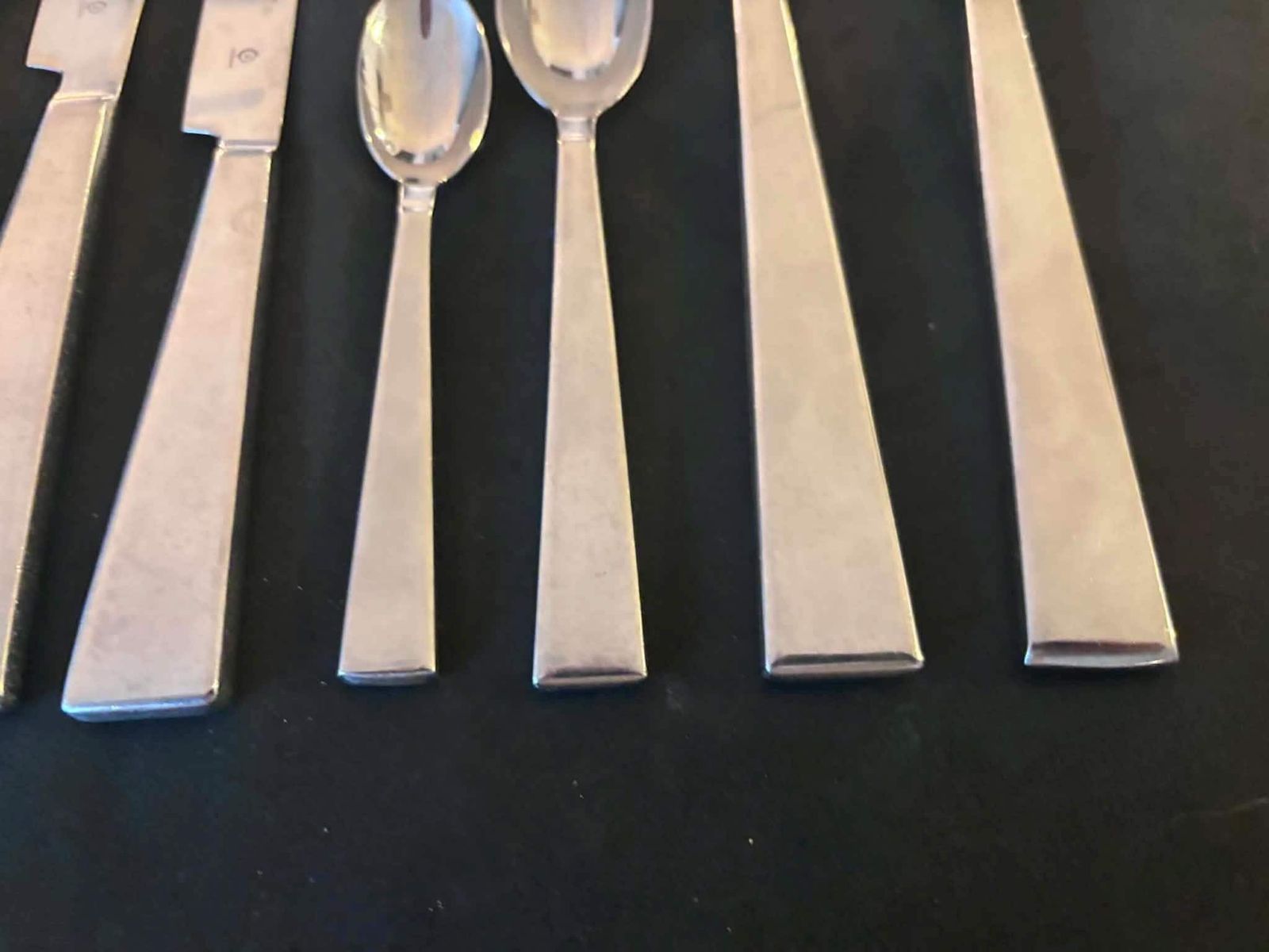 Jasper Conran Etched 7-delig bestekset voor één persoon, Wedgwood modernistisch roestvrijstalen bestek, designer couvert photo for sale