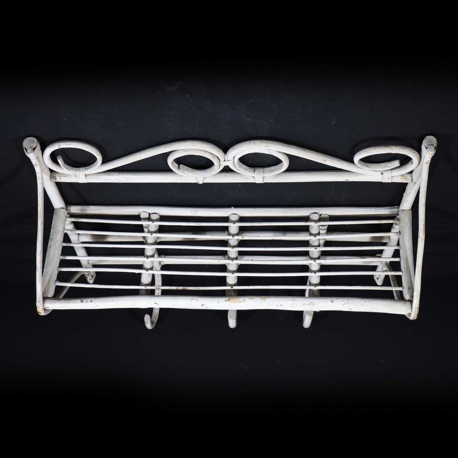 Étagère murale vintage française en bambou blanc avec crochets photo vintage