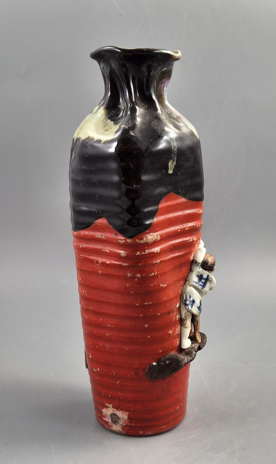 Hoge Japanse Sumida Gawa-vaas van Inoue Ryōsai, wijzen op een klif, Meiji-Taishō ca. 1900 photo 500.0
