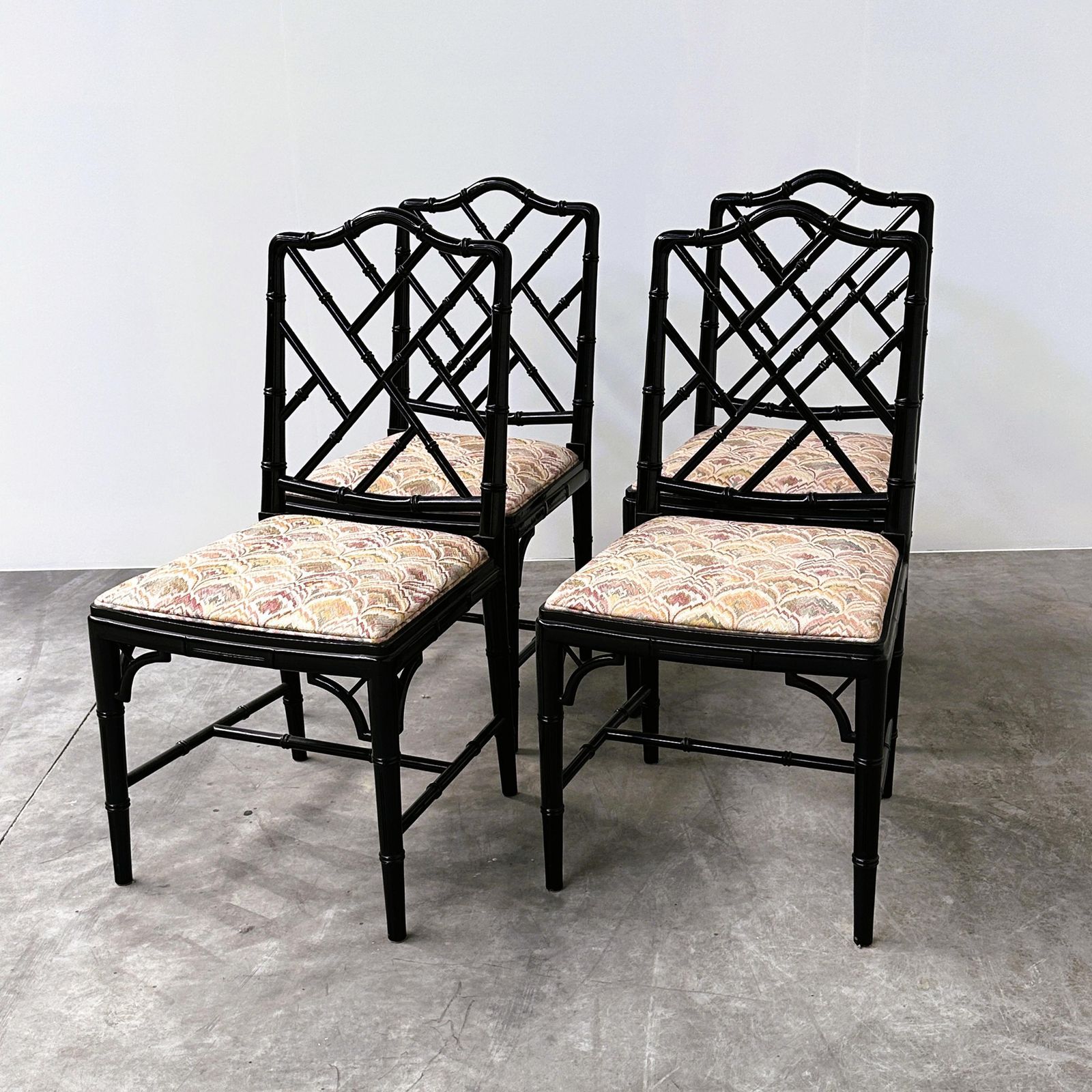 Set van 4 faux bamboe eetkamerstoelen in zwart lak, Hollywood Regency-stijl, jaren 1980 photo Meubels