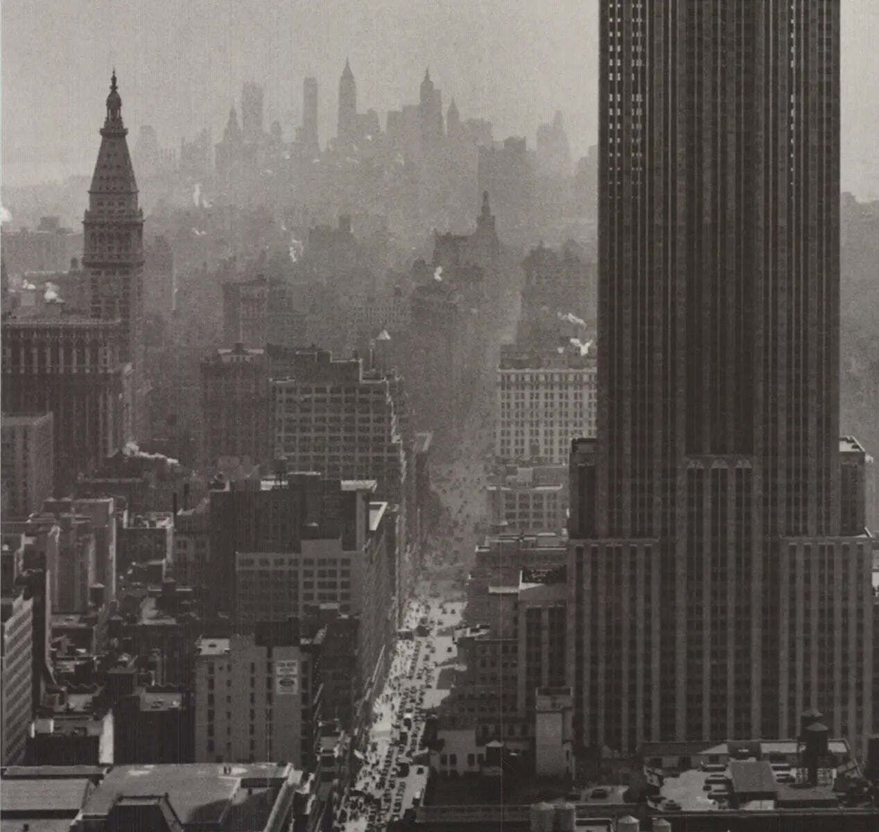 Affiche lithographique offset de l'Empire State Building, vue de New York, années 1940 photo for sale