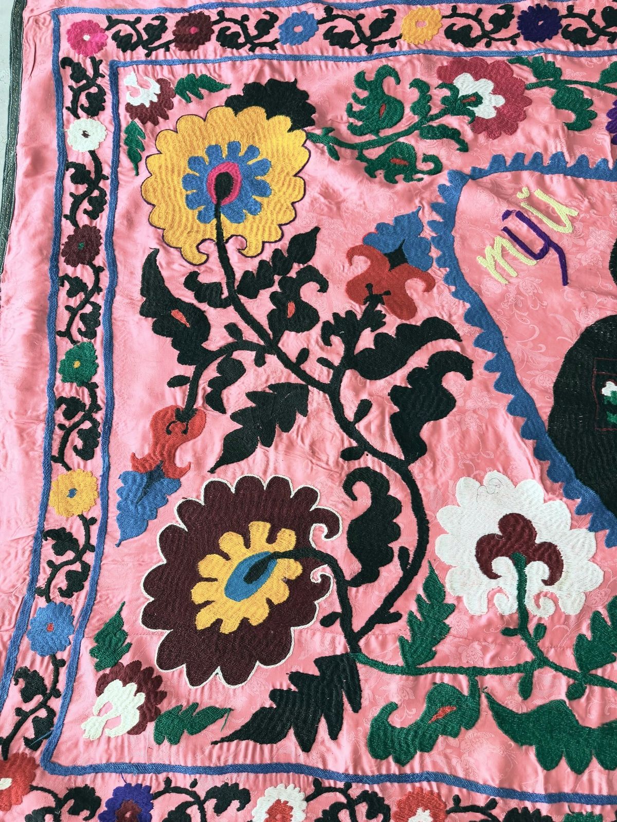 photo vintage Asian Suzani Bedspread   Decorative Textile 125 X 190 Cm