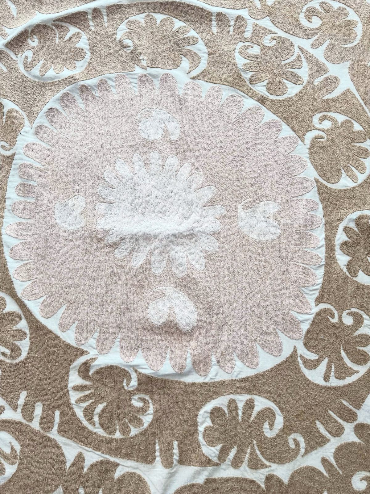 photo furniture Centraal-Aziatische Suzani Wandkleed 125 x 135 cm
