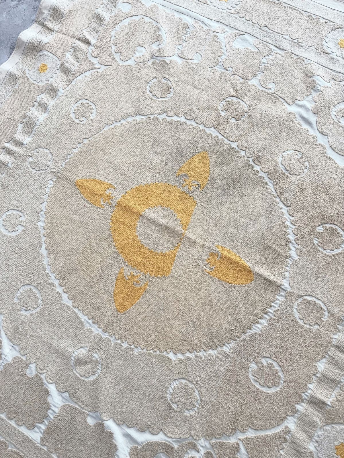 photo buy Suzani mural, nappe ouzbèke ton neutre beige, 123 x 147 cm